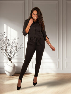 Zwarte travelstof jumpsuit van Mi Piace
